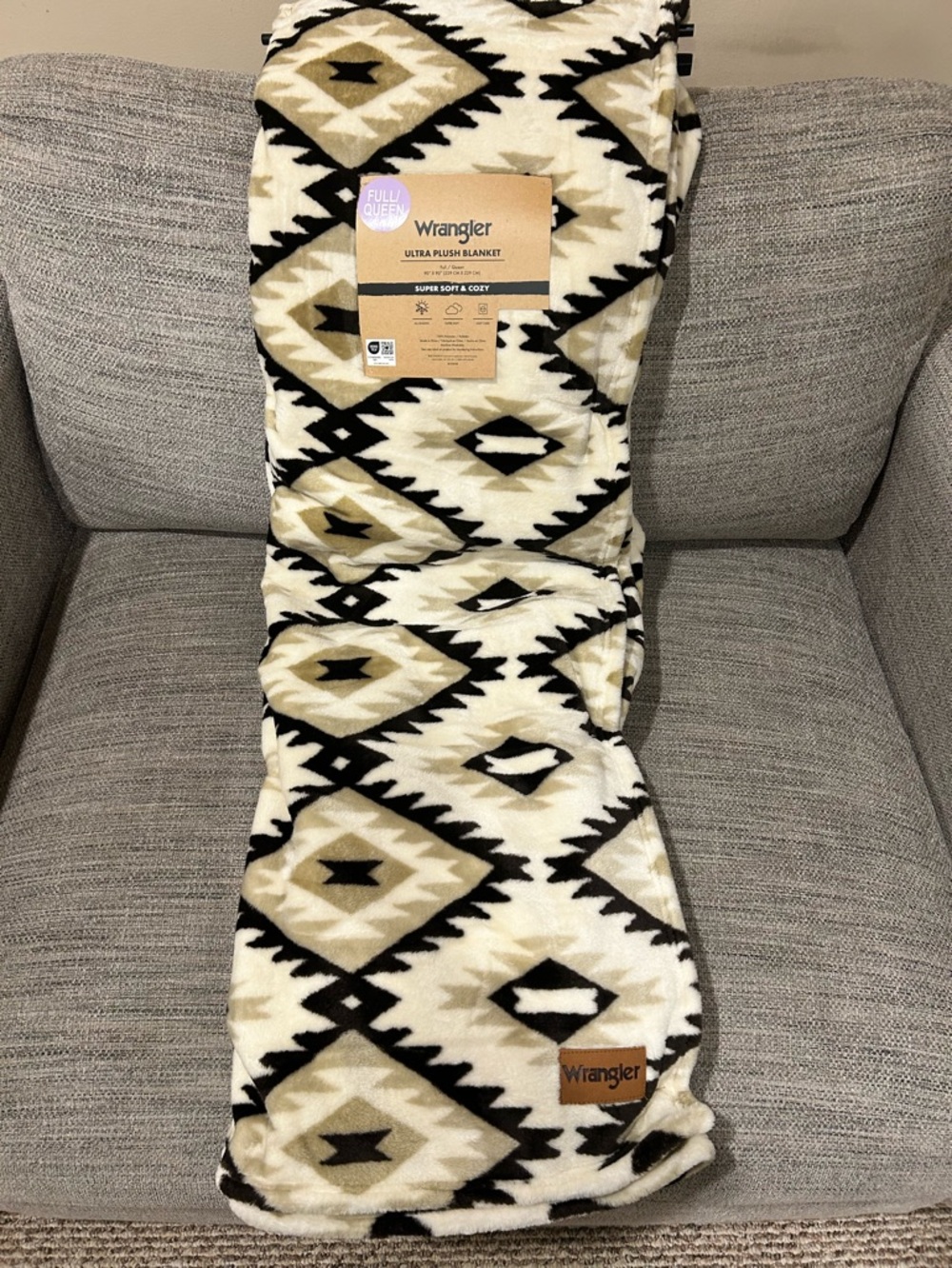 Wrangler Southwestern Diamond Plush Blanket - Tan, Black, Cream - Picture 2 of 2